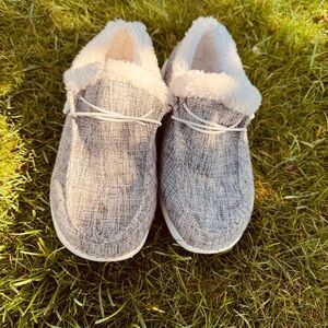 SHEIN Gray Fleece-Lined Slippers